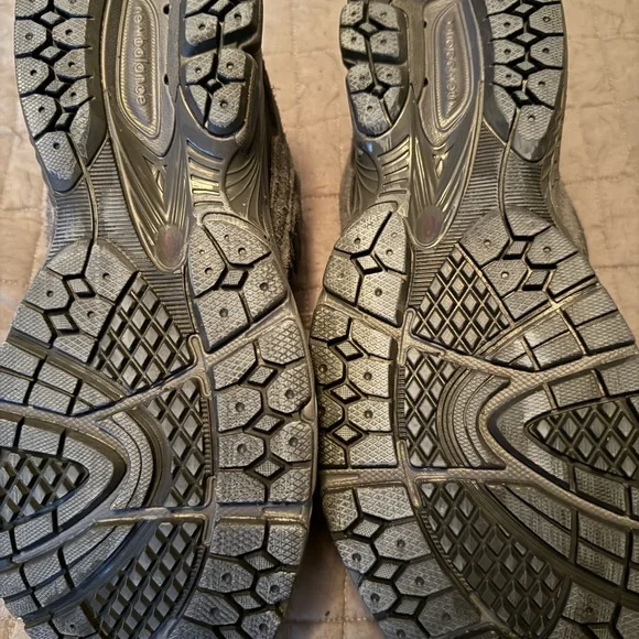 New Balance Dark Gray Sneakers - Picture 3 of 5